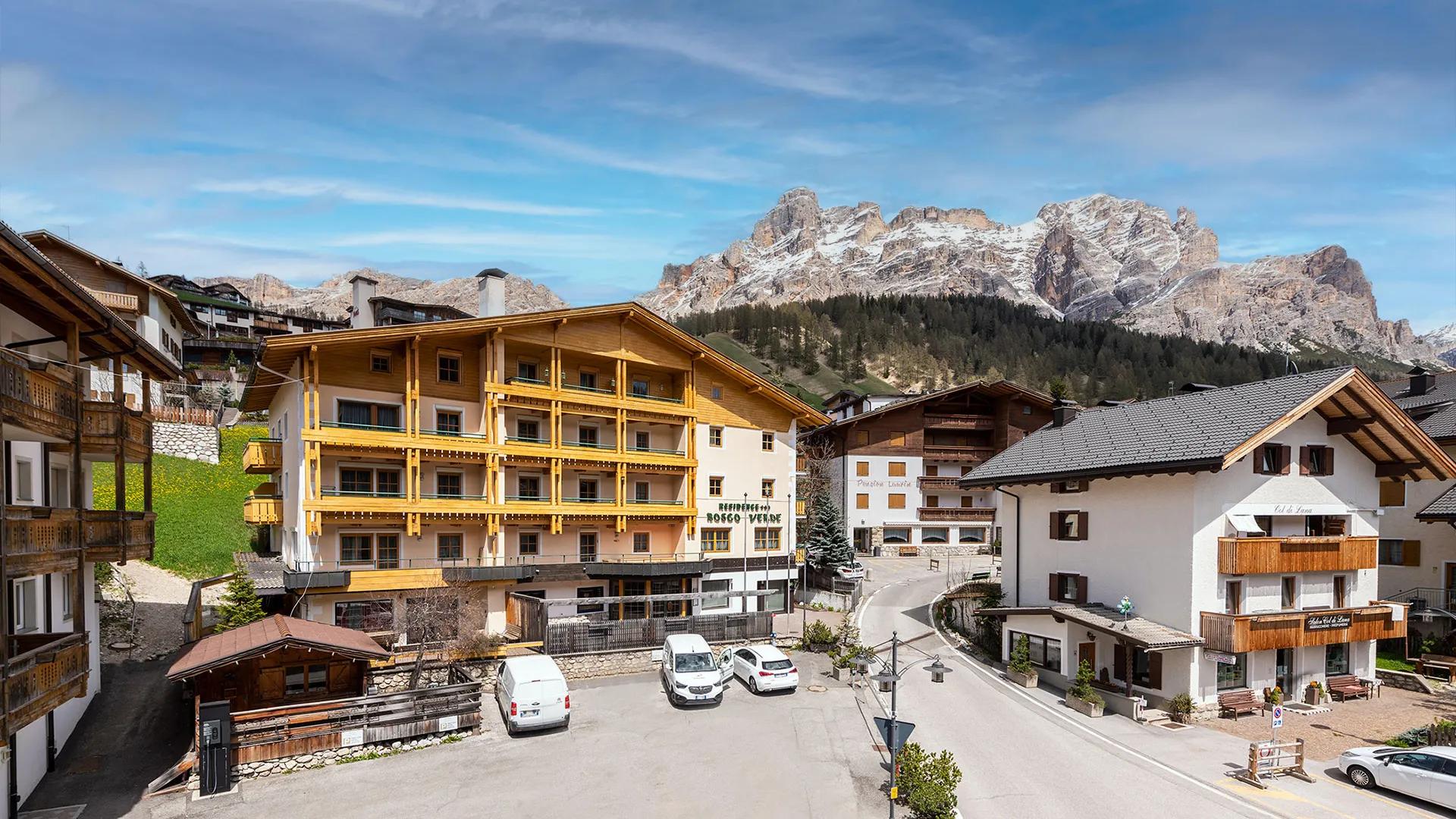 https://cdn.sudtirol.com/1244/conversions/00-residence-bosco-verde-alta-badia-header-estate-header.webp