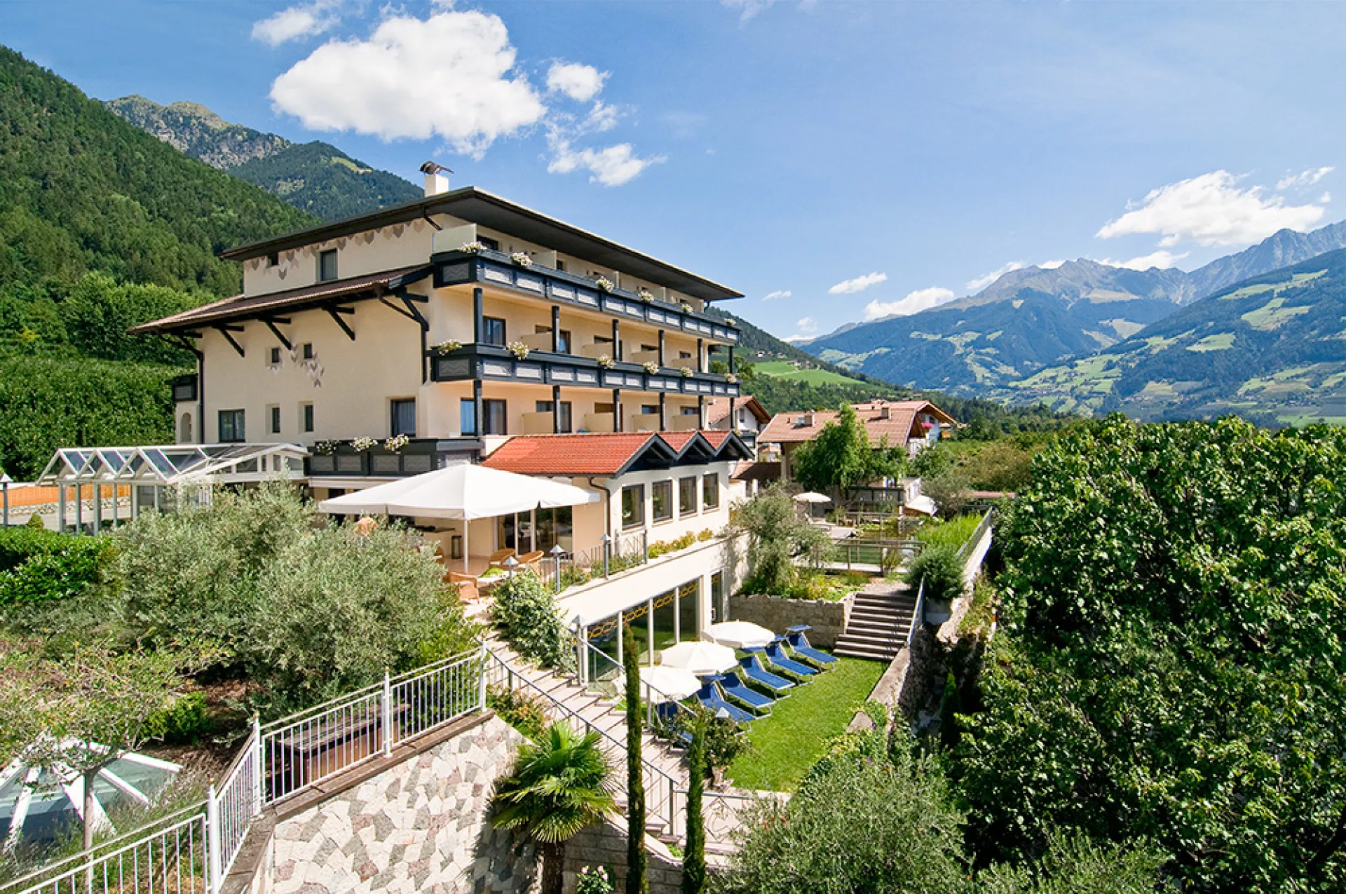 https://cdn.sudtirol.com/1525/conversions/Hotel-Alpentirolis-Au%C3%9Fenansicht-1-header.webp