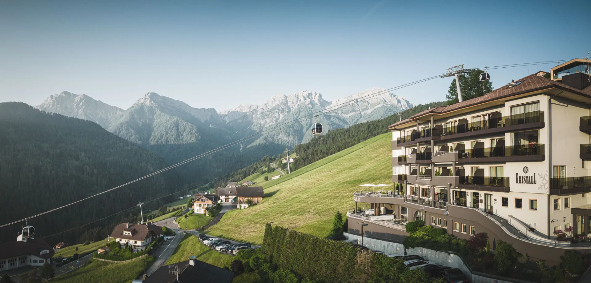 https://cdn.sudtirol.com/1620/conversions/020-kristall-aussen-%C2%A9KOTTERSTEGER-220616-DJI_0530-Pano-header.webp