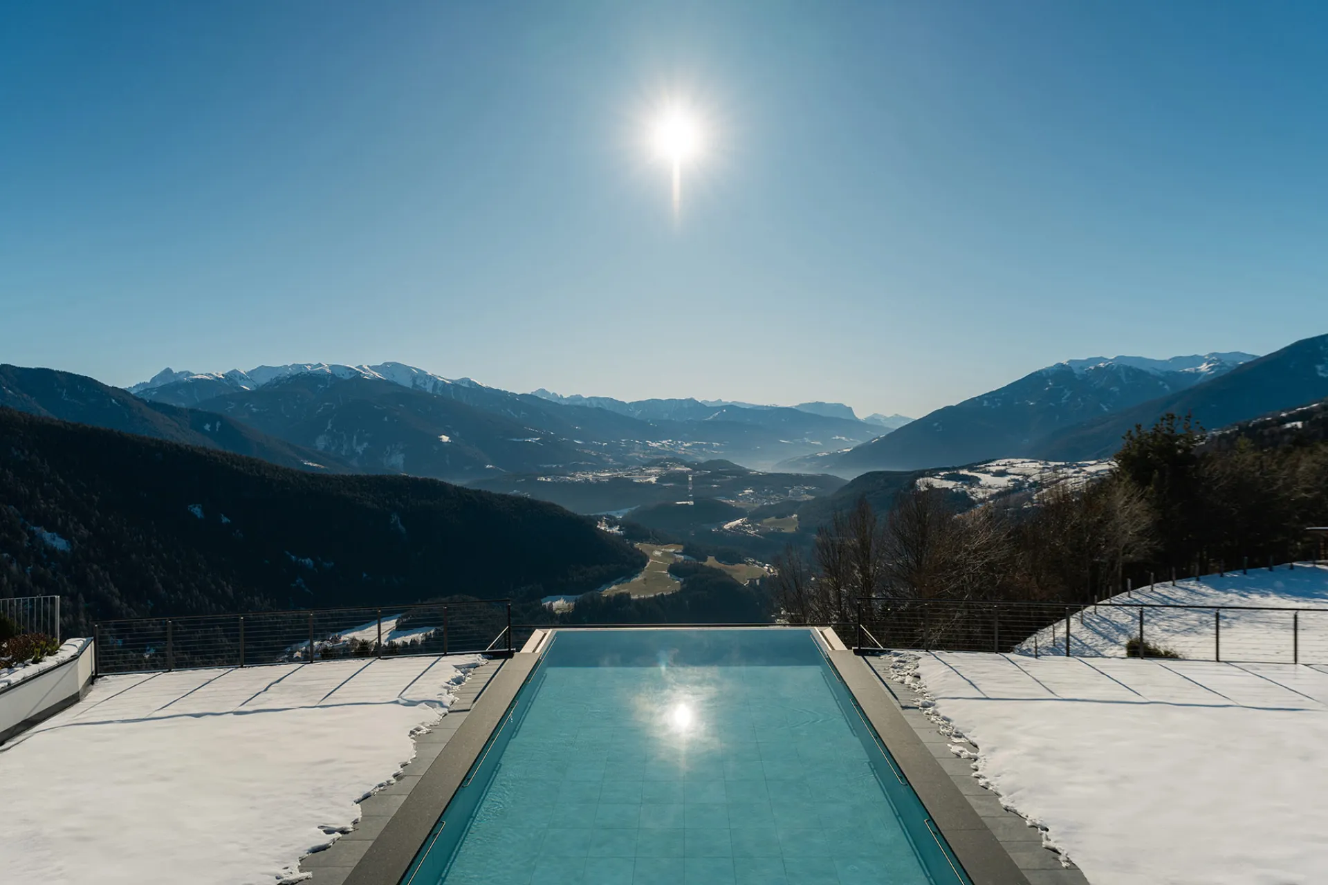 https://cdn.sudtirol.com/2392/conversions/hotel-huberhof-winter-header.webp