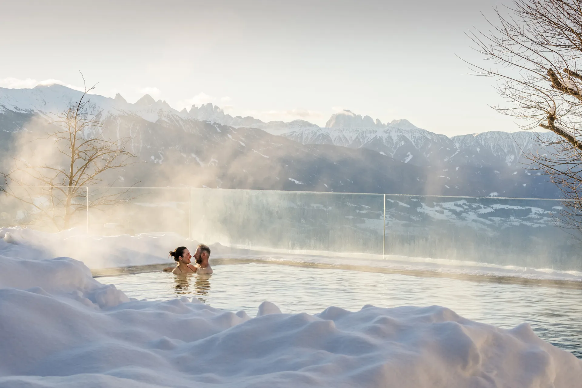 https://cdn.sudtirol.com/2733/conversions/pool-winter-header.webp