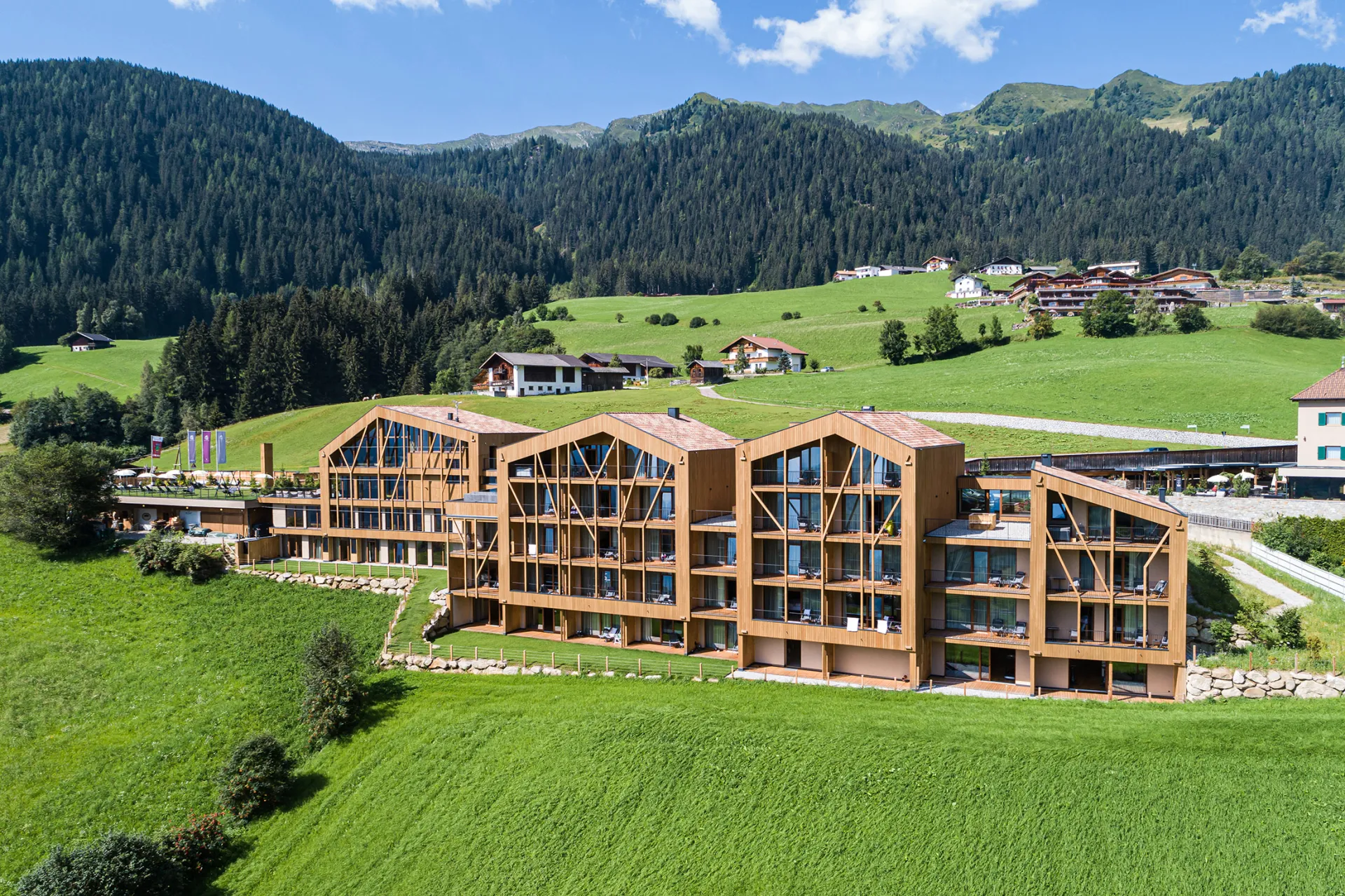 https://cdn.sudtirol.com/2767/conversions/Hotel-Gassenhof-Sommer-2020-0364-header.webp