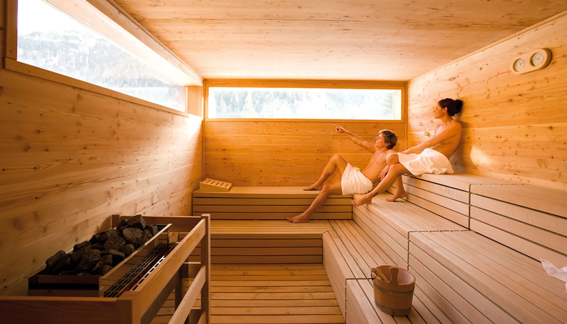 https://cdn.sudtirol.com/2847/conversions/02-sauna-hotel-arosea-holz-header.webp