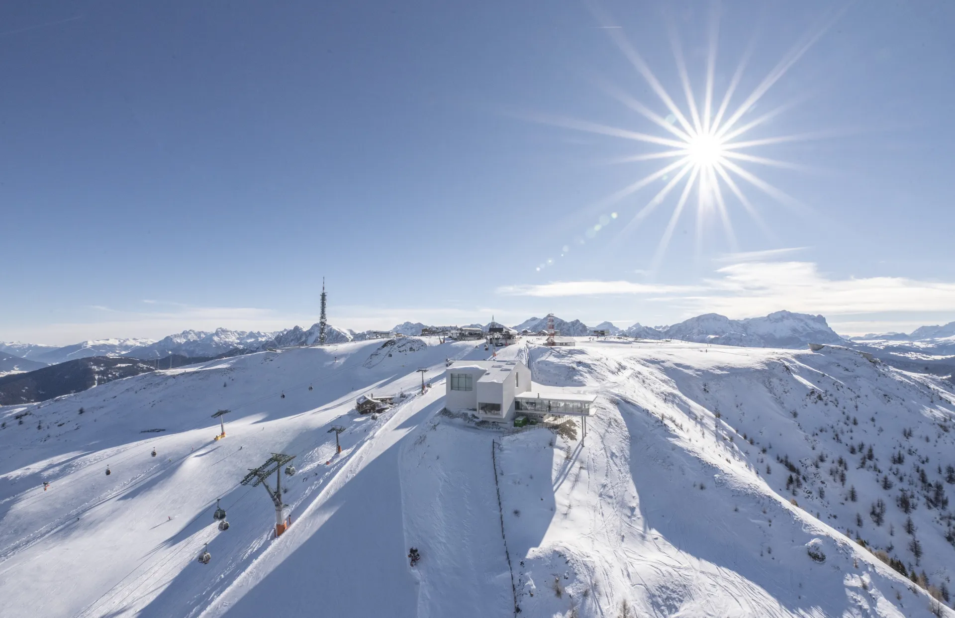 https://cdn.sudtirol.com/3554/conversions/kronplatz-skiberg-winter--header.webp