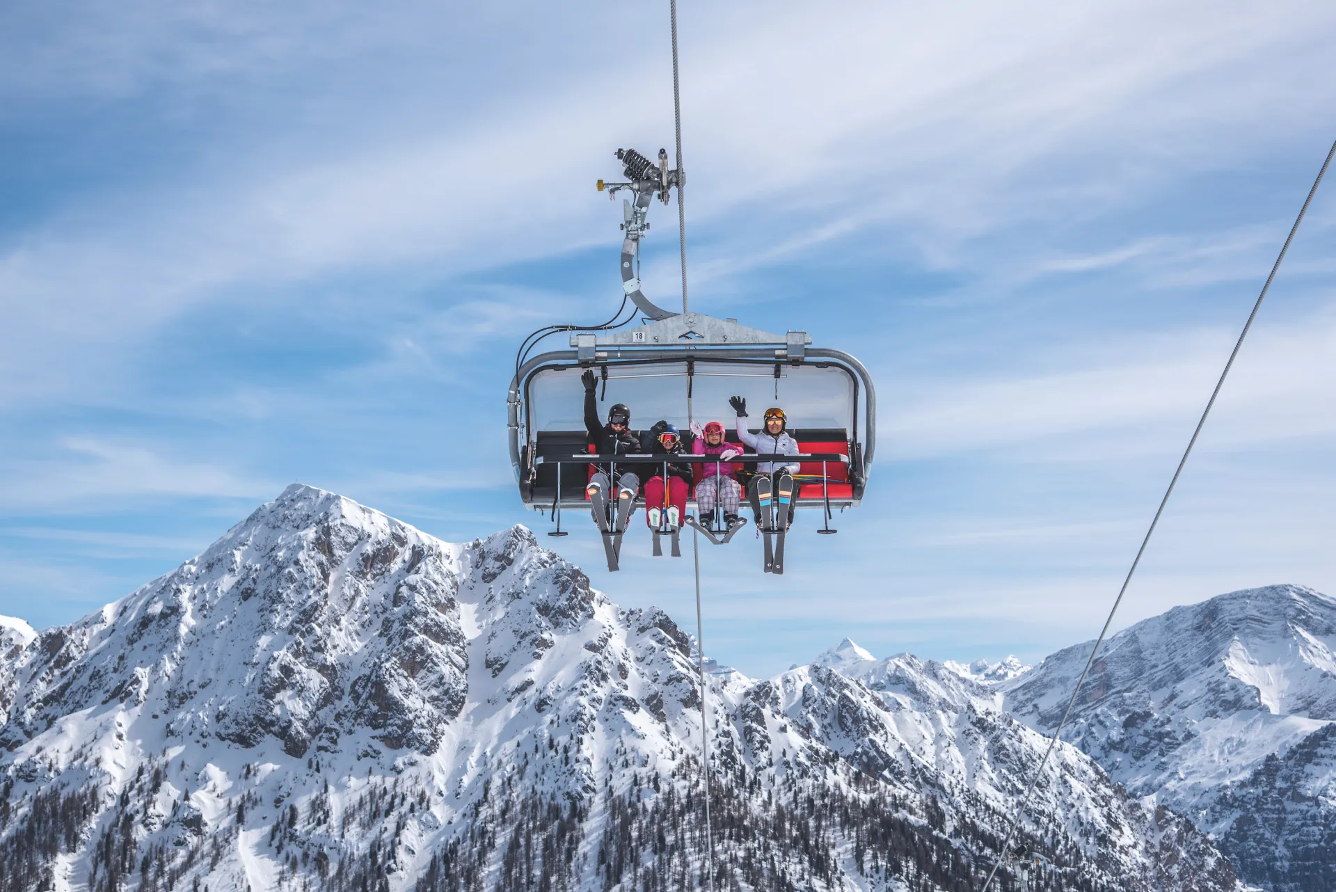 https://cdn.sudtirol.com/3555/conversions/skifahren-kronplatz-expedia-01-header.webp