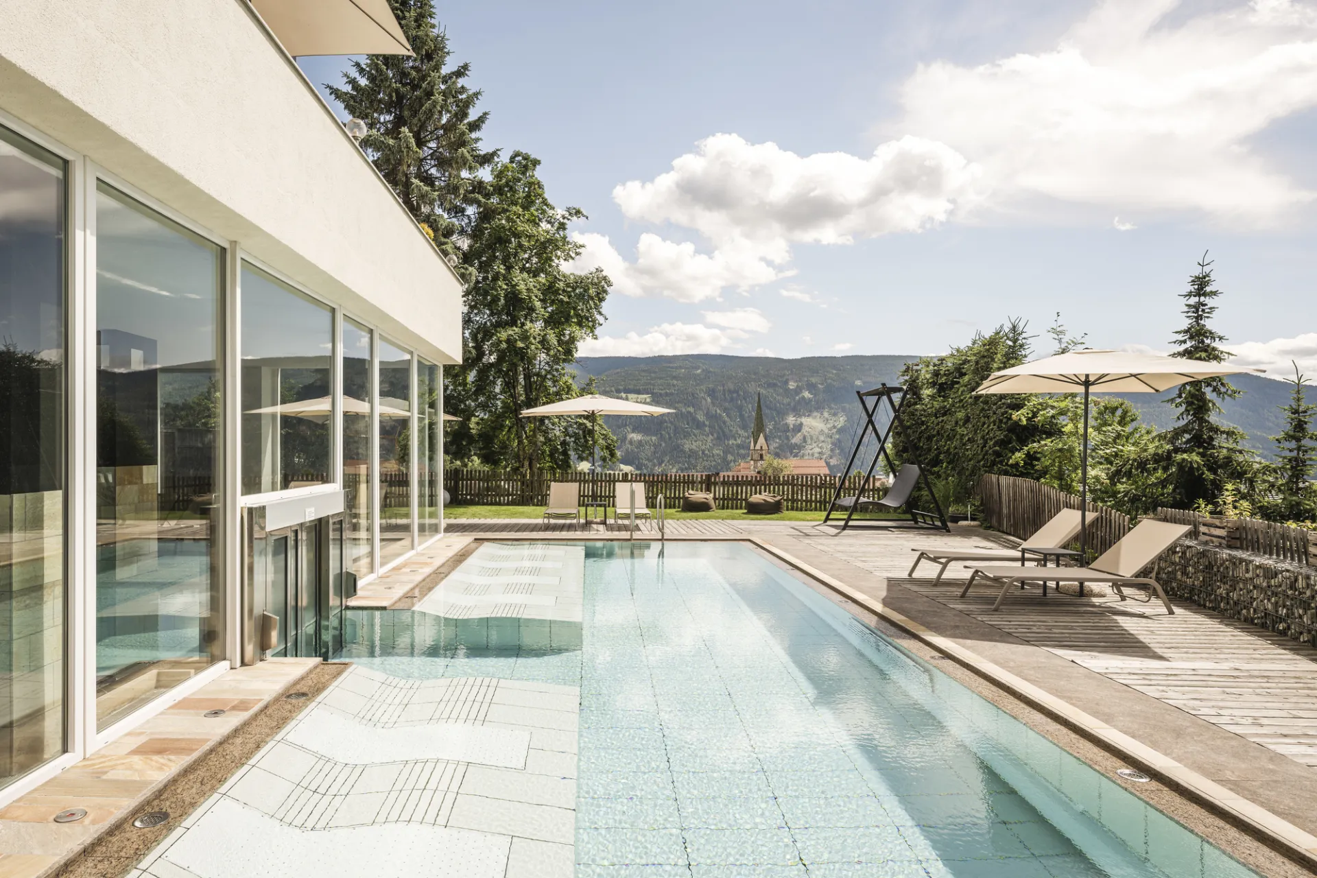 https://cdn.sudtirol.com/3580/conversions/2407hn_falkensteiner-sonnenparadies-pool_38-header.webp