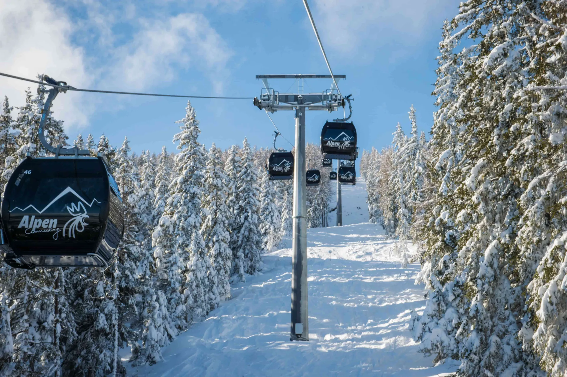 https://cdn.sudtirol.com/4012/conversions/w---kronplatz-lifts-c-tvb-kronplatz---photo-harald-wisthaler-20140117_1419_alpen_connecting-header.webp