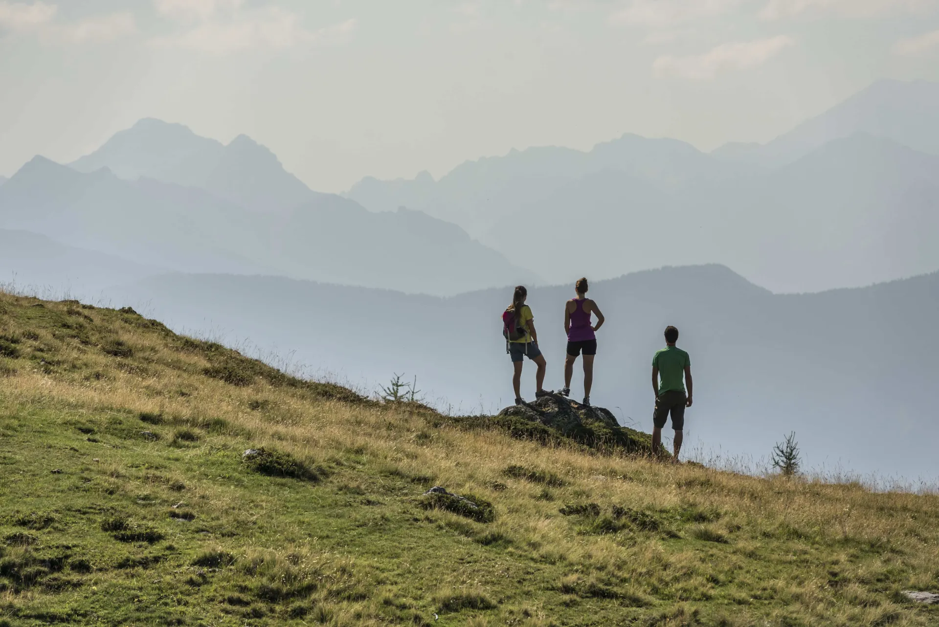 https://cdn.sudtirol.com/4022/conversions/s---hiking-c-tvb-kronplatz---photo-hannes-niederkofler-20150811_4898-min-%281%29-header.webp