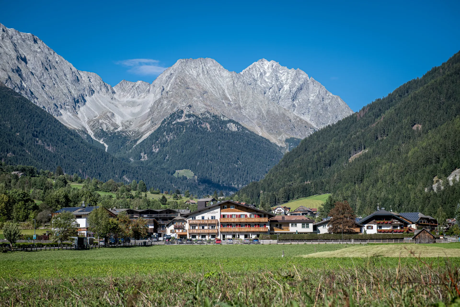 https://cdn.sudtirol.com/4042/conversions/Antholzerhof_aussen_neu-20-header.webp