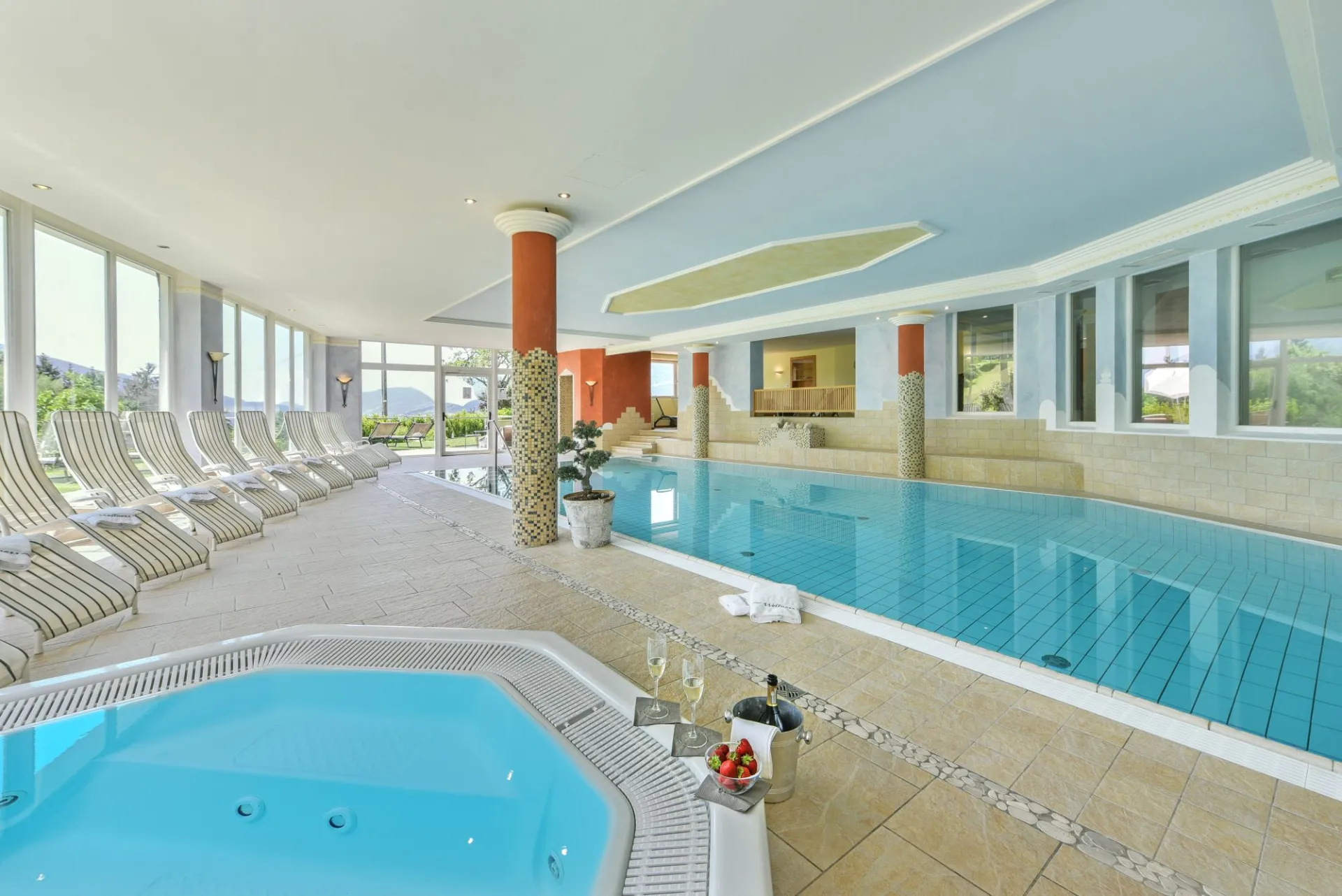https://cdn.sudtirol.com/4117/conversions/indoor-pool-01x-header.webp