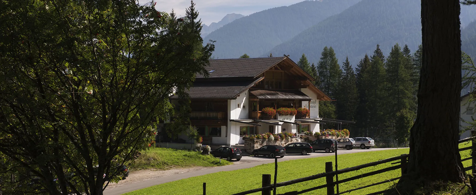 https://cdn.sudtirol.com/4213/conversions/002-ultental-berge-urlaub-header.webp