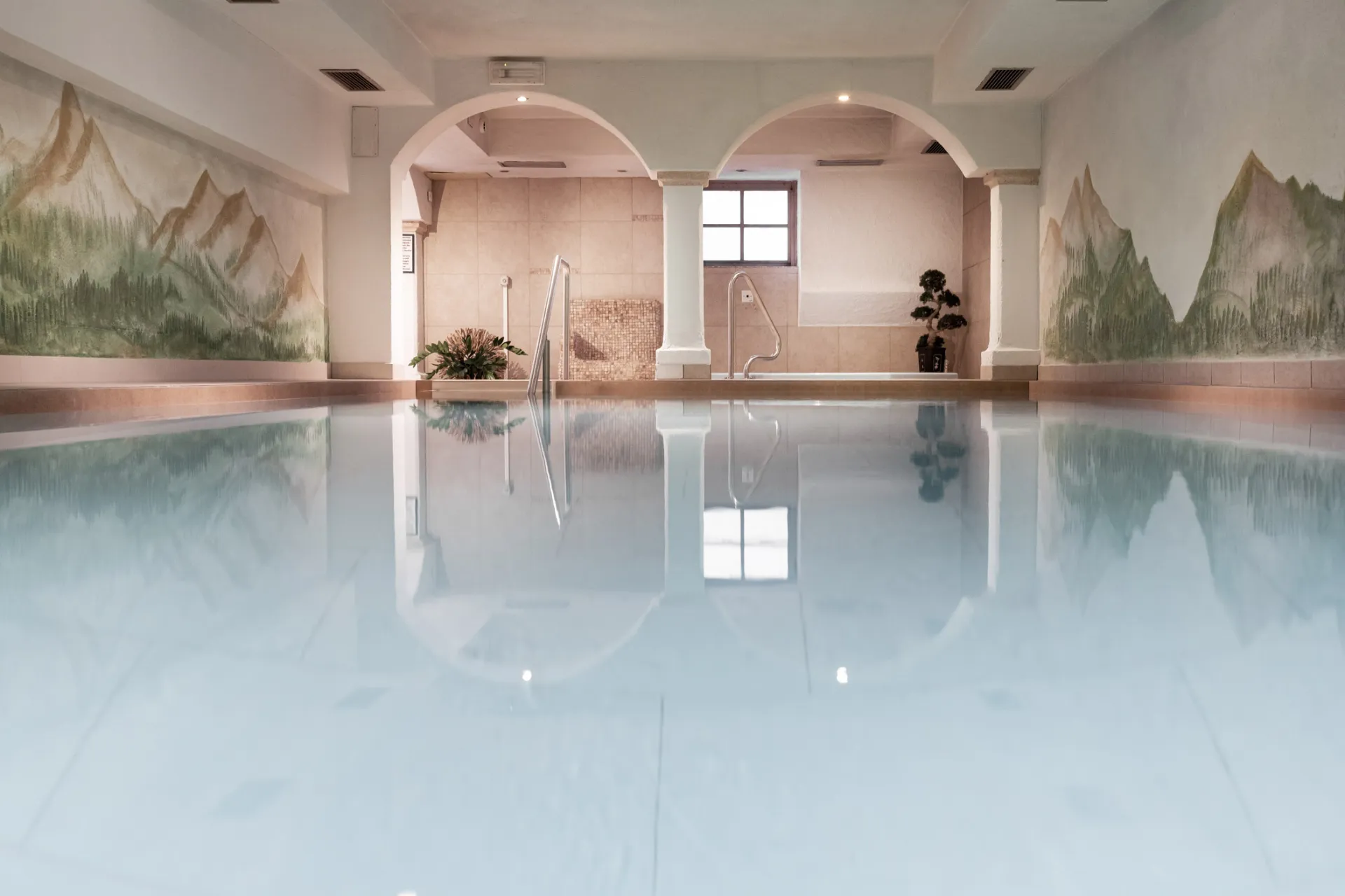 https://cdn.sudtirol.com/4462/conversions/HotelBergland_Wellness_3-header.webp