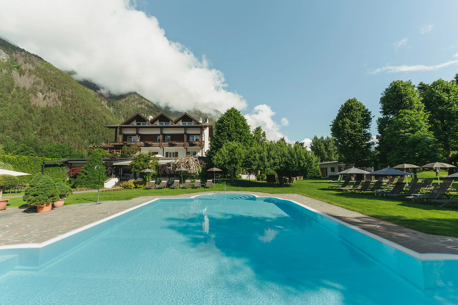https://cdn.sudtirol.com/5028/conversions/01-wellness-resort-windschar-header.webp