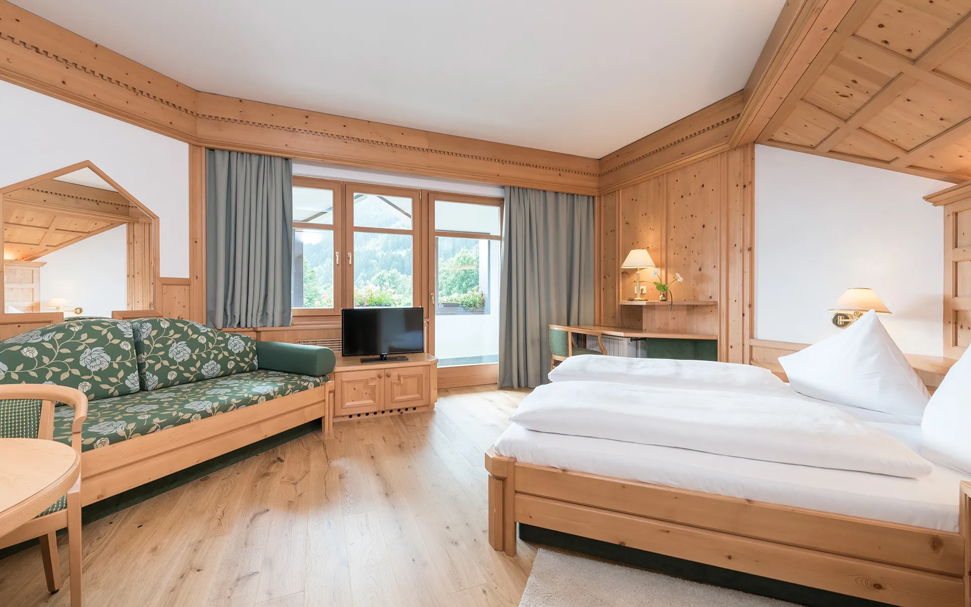 https://cdn.sudtirol.com/5031/conversions/04-wellness-resort-windschar-header.webp