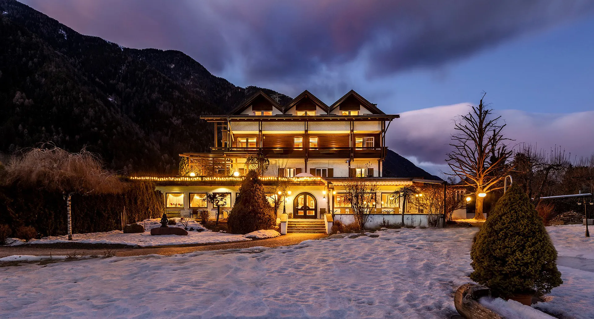 https://cdn.sudtirol.com/5043/conversions/01-wellness-resort-windschar-header.webp