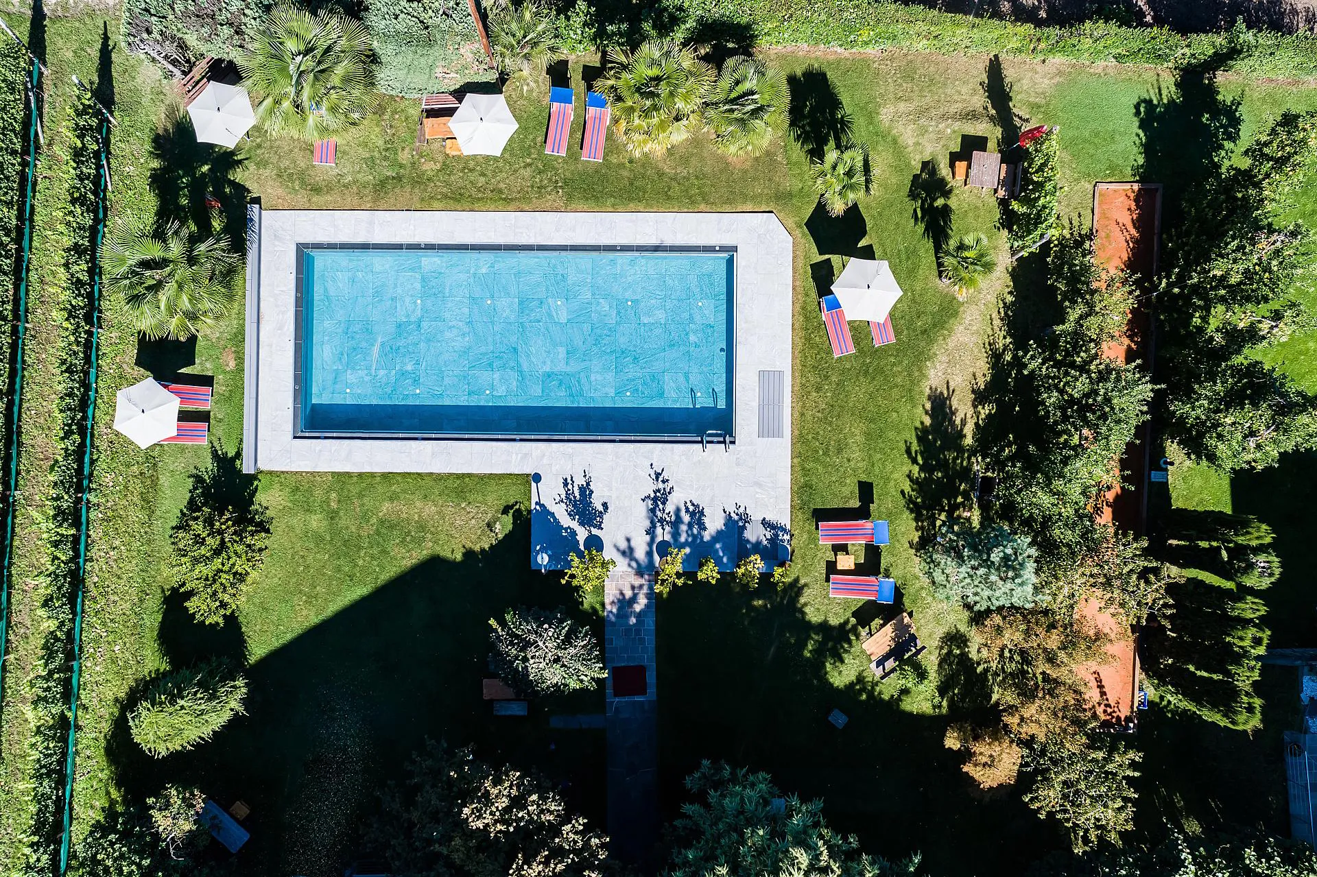 https://cdn.sudtirol.com/5209/conversions/pool-traubenheim-header.webp