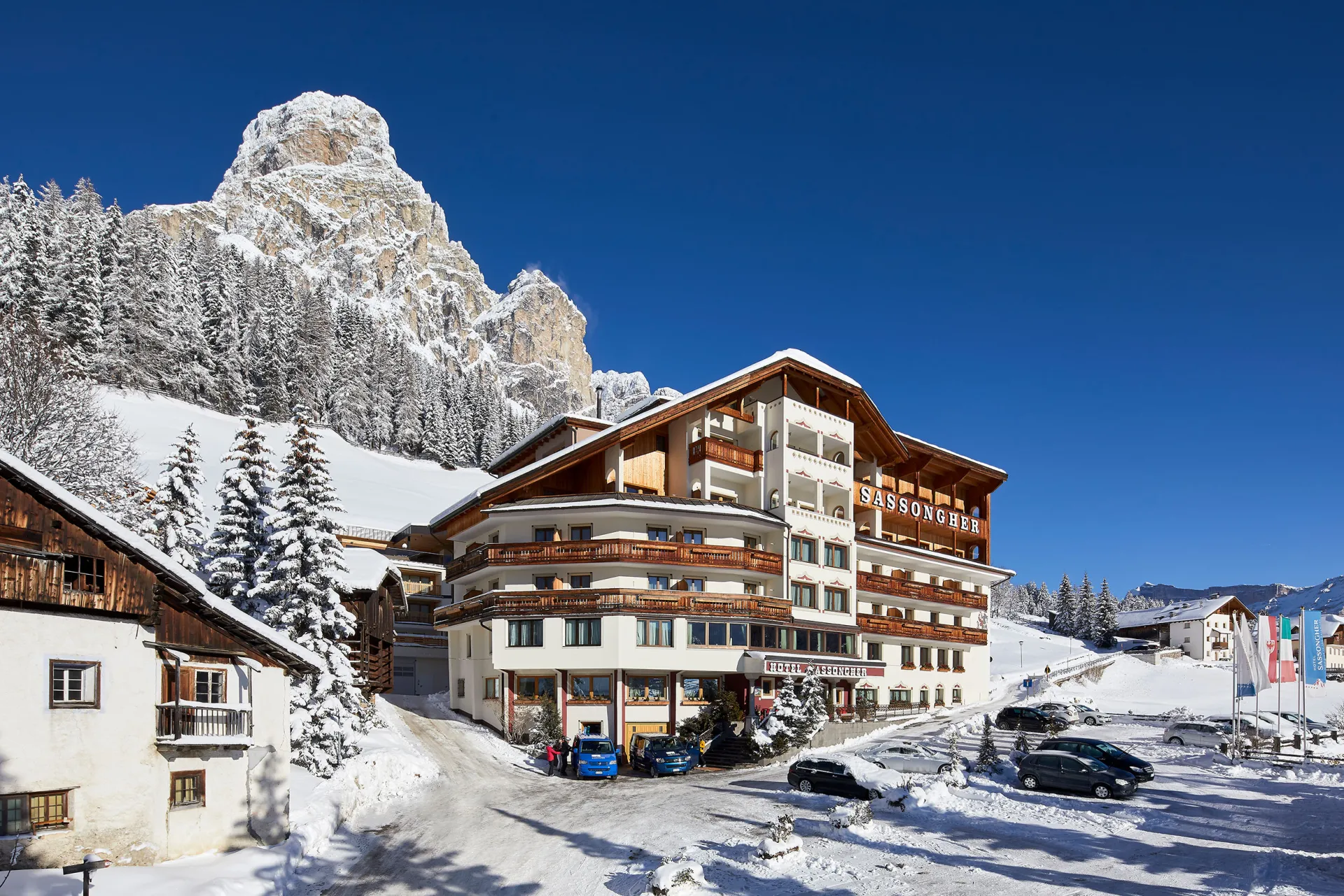 https://cdn.sudtirol.com/55/conversions/Hotel_Sassongher_2019_struttura_1190-header.webp