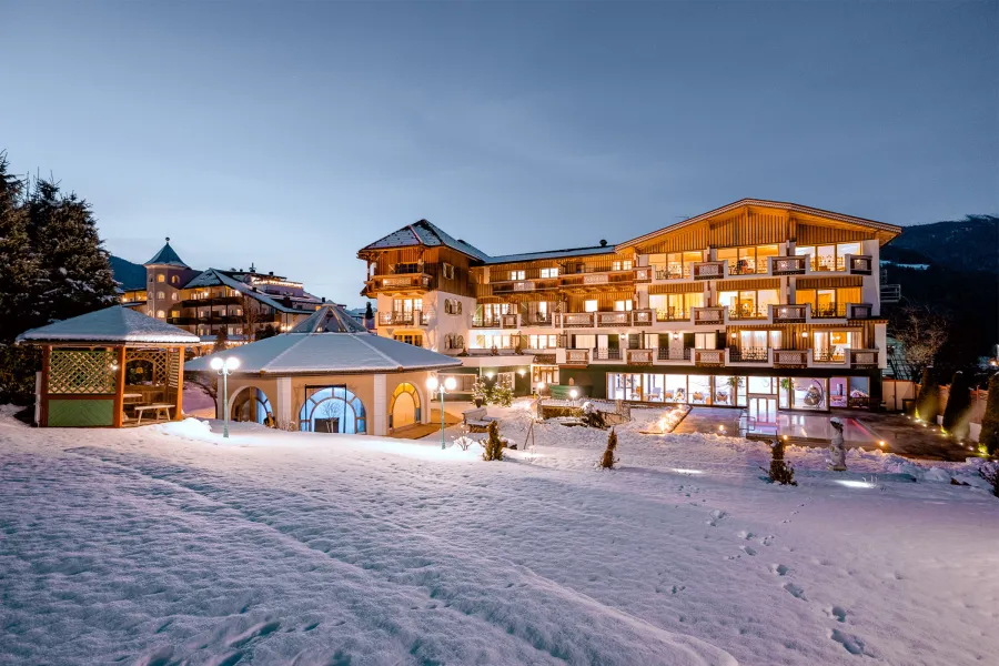 MIRABELL'S LAST MINUTE DEALS bis zu 20% RABATT! ✓ ¾ Mirabell-Verwöhnpension ✓ großzügiges Spa-Angebot ✓ Panoramaausblicke auf die Dolomiten ✓ geführte Wanderungen &amp; eBike Touren ✓ ausgezeichnete Kulinarik ✓ Rückzugsorte für Ruhe, Erholung und neue Energie ✓ hoteleigener Golfplatz ✓ echte Gastfreundschaft