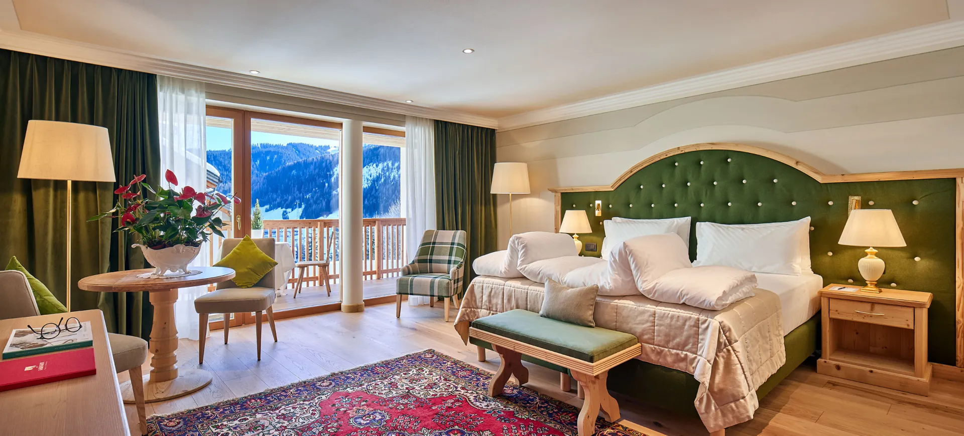 https://cdn.sudtirol.com/61/conversions/Hotel_Sassongher_2019_camere_0939-header.webp