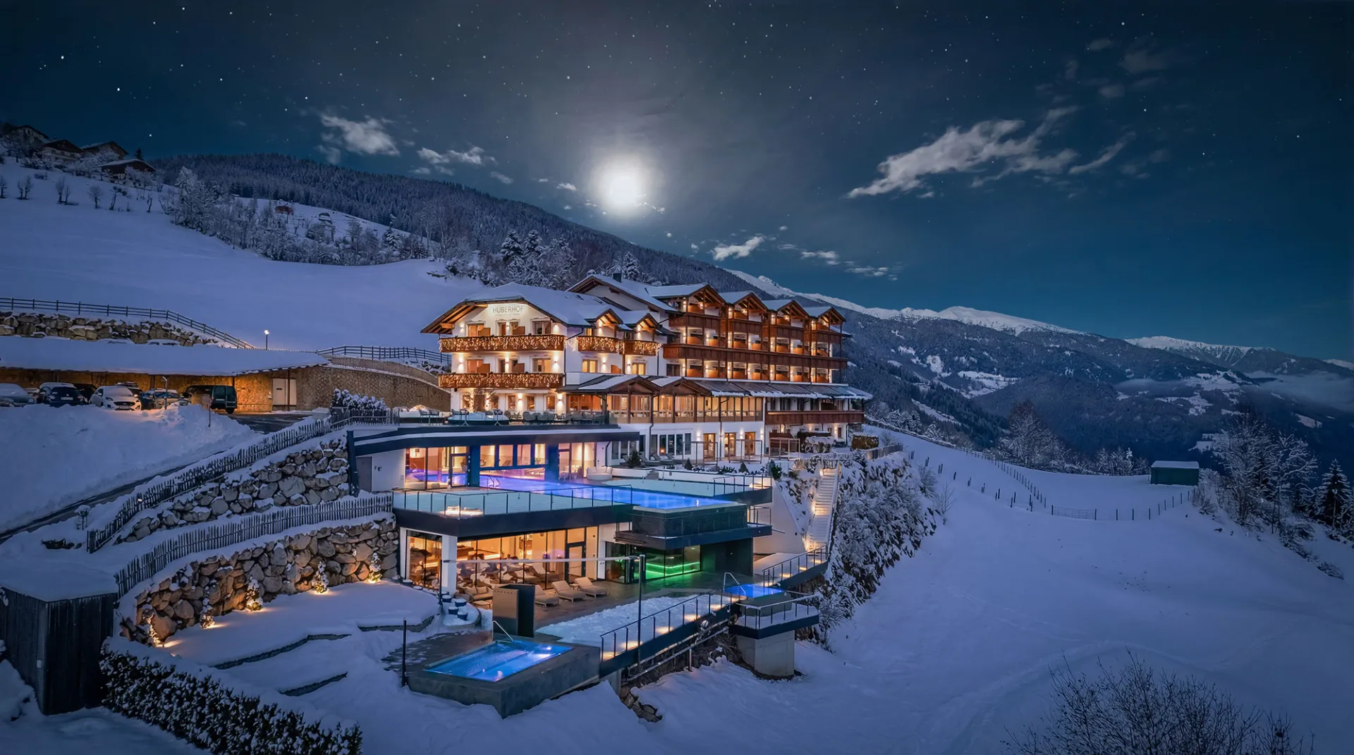 https://cdn.sudtirol.com/6177/conversions/panoramahotel-huberhof-winter-04-header.webp