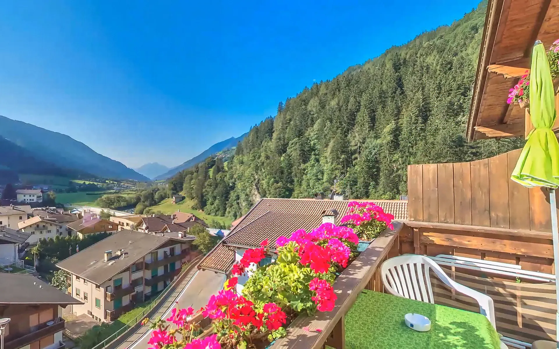 https://cdn.sudtirol.com/6300/conversions/04-sonnenhotels-gurschler-header.webp