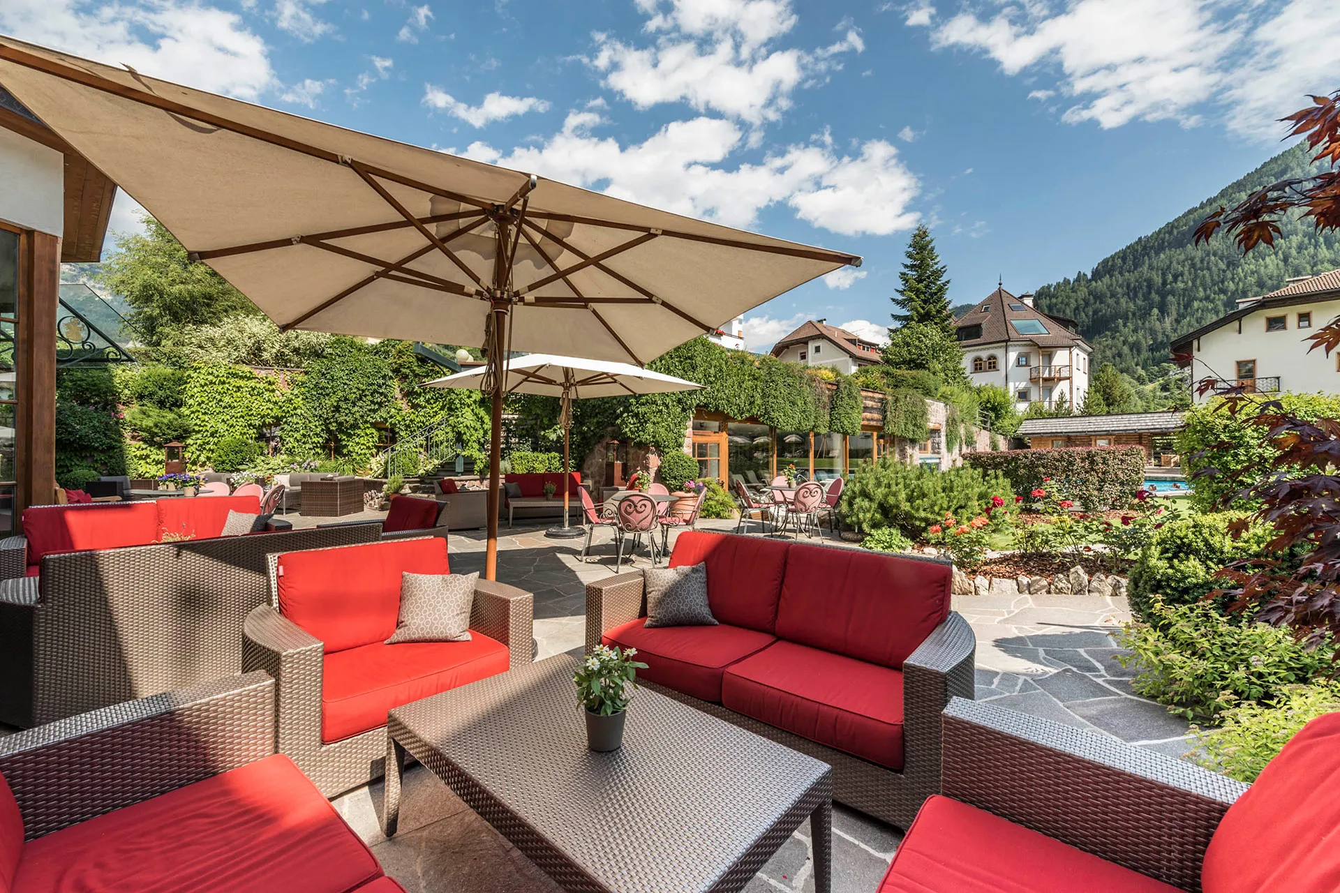 https://cdn.sudtirol.com/6348/conversions/03-hotel-angelo-engel-estate-header.webp