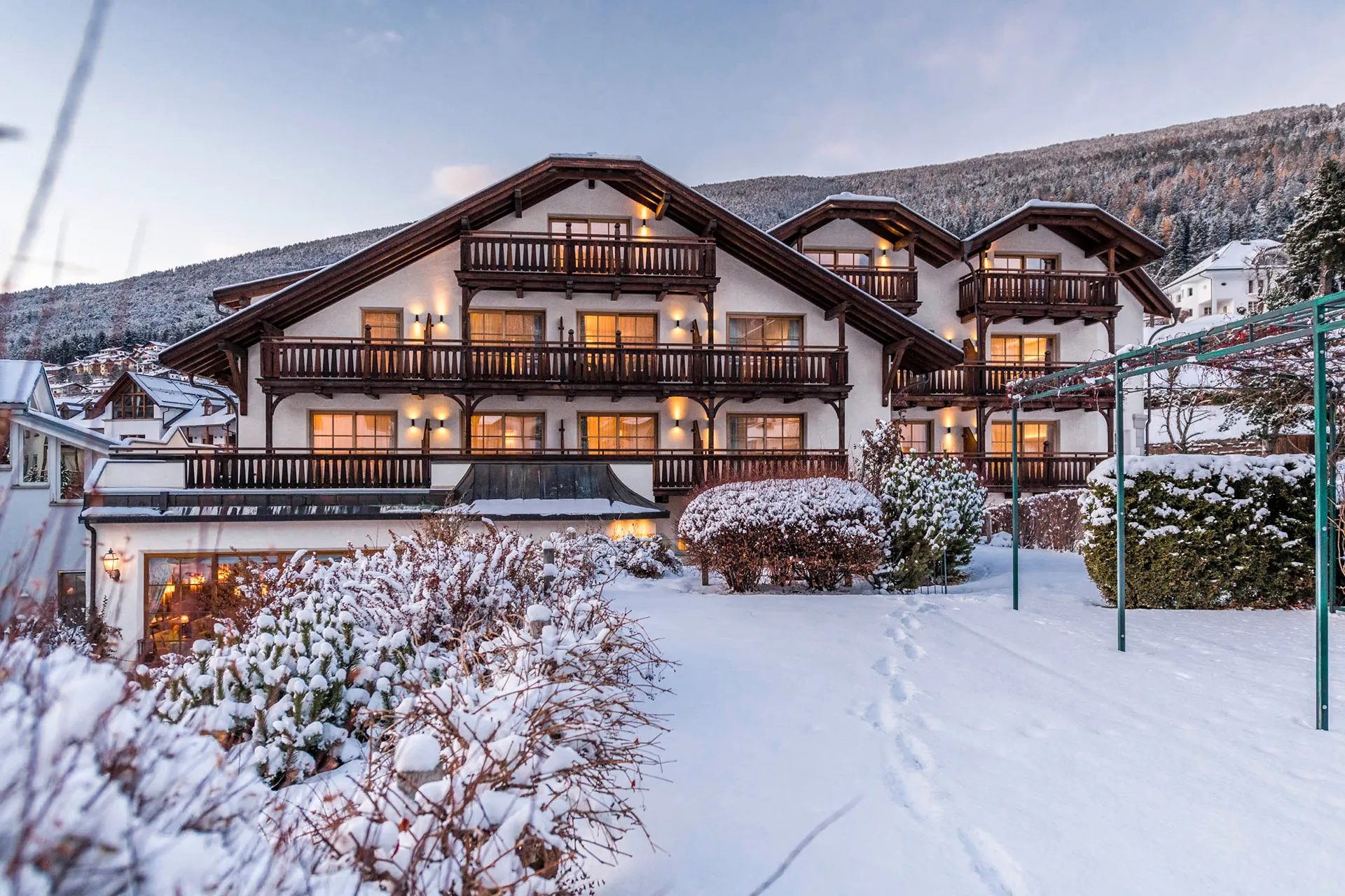 https://cdn.sudtirol.com/6349/conversions/01-hotel-angelo-engel-inverno-header.webp