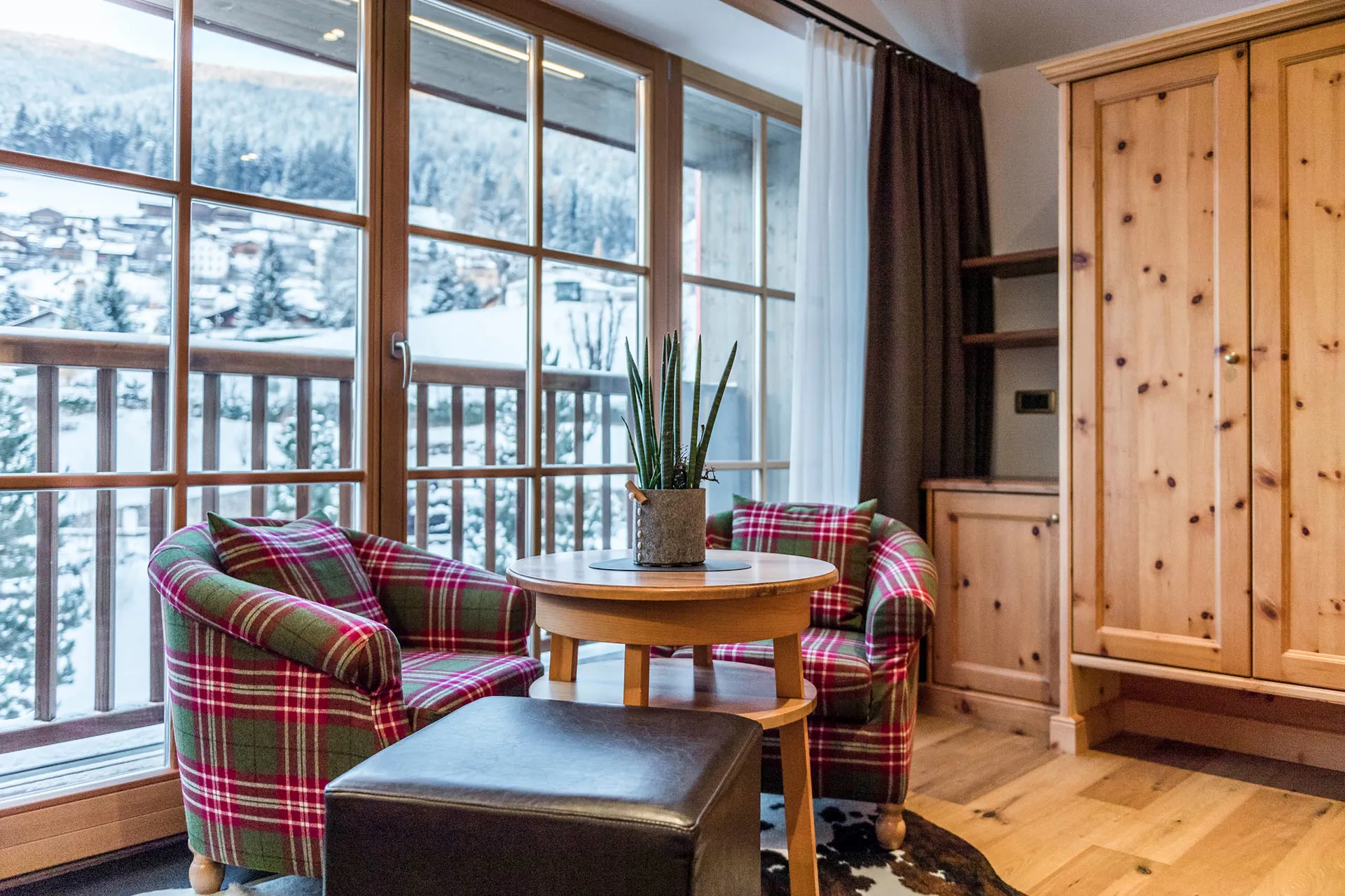 https://cdn.sudtirol.com/6351/conversions/03-hotel-angelo-engel-inverno-header.webp