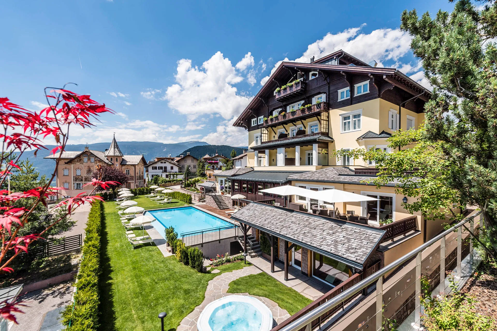 https://cdn.sudtirol.com/6366/conversions/02-villa-kastelruth-estate-header.webp