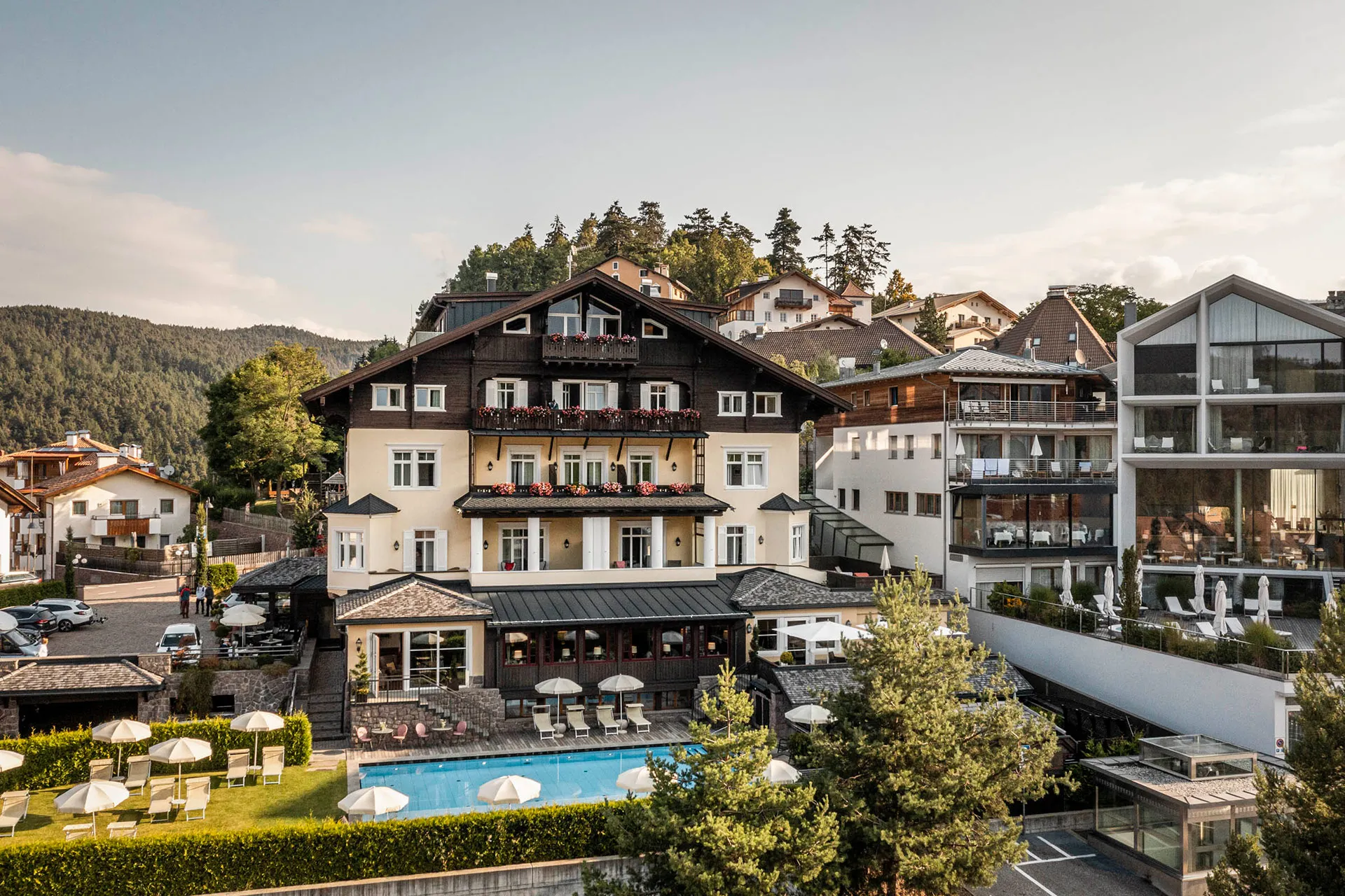 https://cdn.sudtirol.com/6368/conversions/04-villa-kastelruth-estate-header.webp