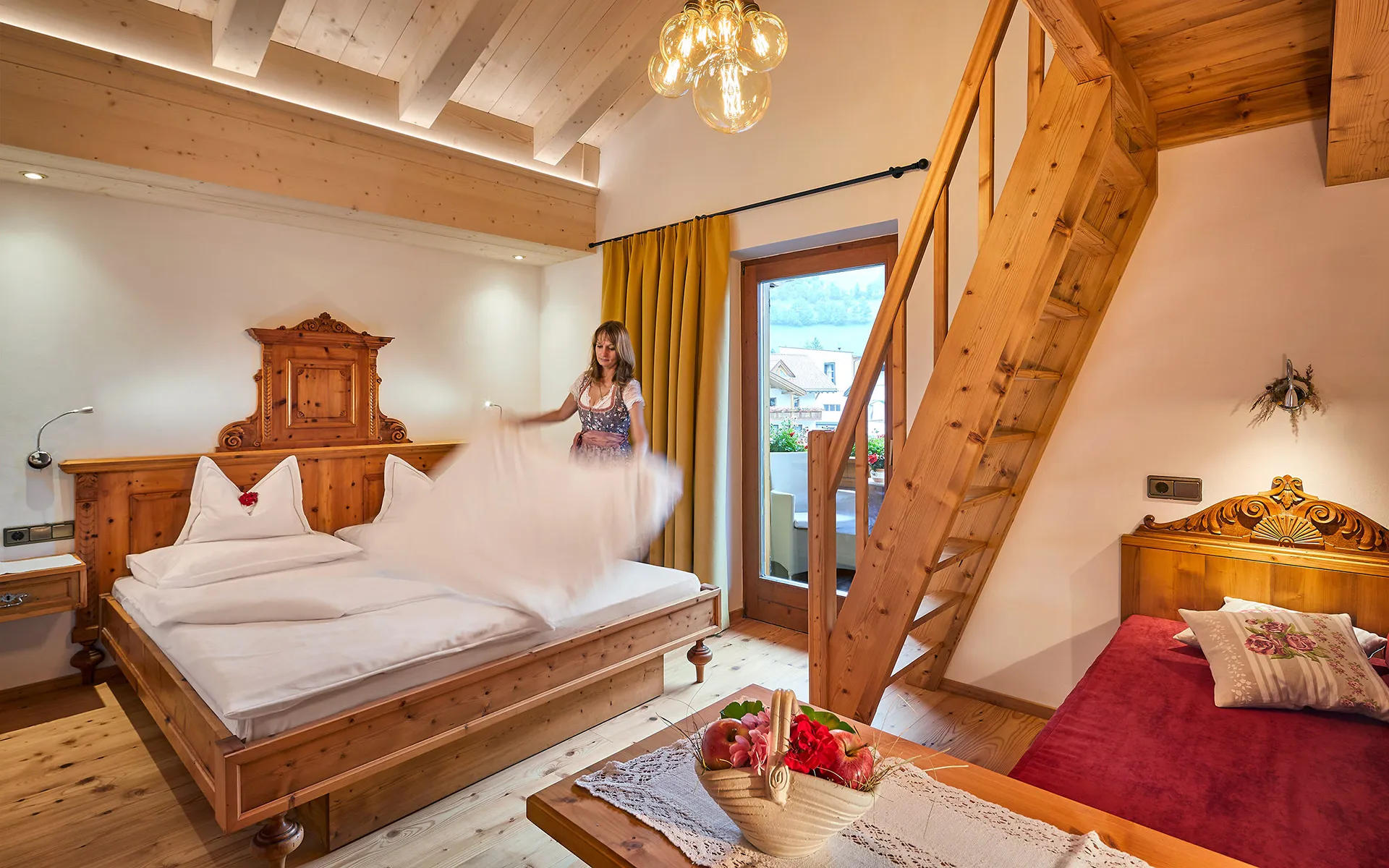 https://cdn.sudtirol.com/6474/conversions/01-camera-sonnenhof-hotel-header.webp