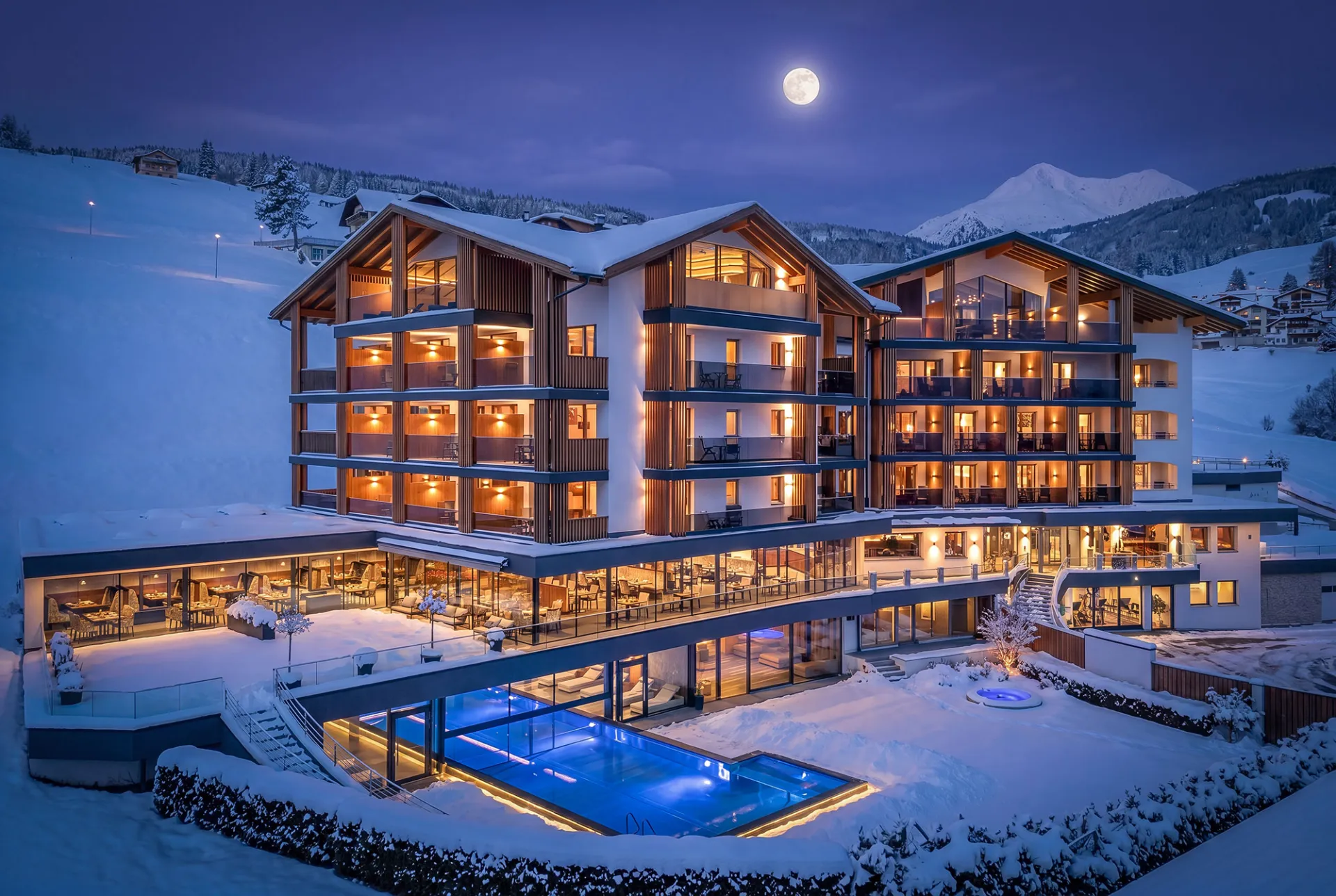 https://cdn.sudtirol.com/6766/conversions/ai-hotel-edelweiss-winter-04-header.webp